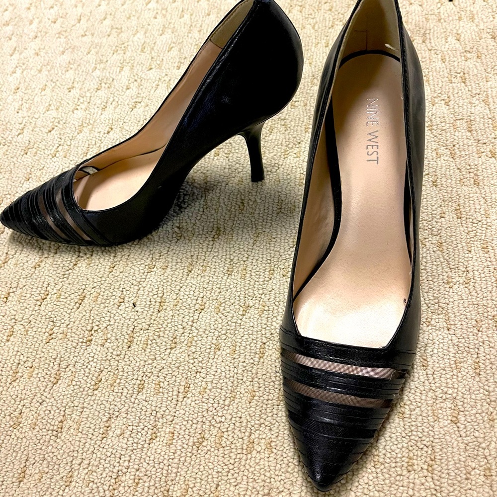 Nine West black leather and mesh pump